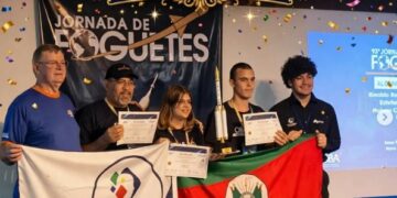 Alunos do Instituto Seno Frederico Ludwig recebendo a premiação
