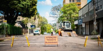 Nesta primeira etapa, as equipes realizam a fresagem da quadra entre a Avenida Primeiro de Março e a Rua Saldanha Marinho. Thiago Dorscheid/PMNH