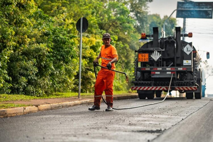 A programação dos trabalhos foi antecipada em razão da previsão de tempo sem chuva até quinta-feira (22). Tiago Dorscheid/PMNH