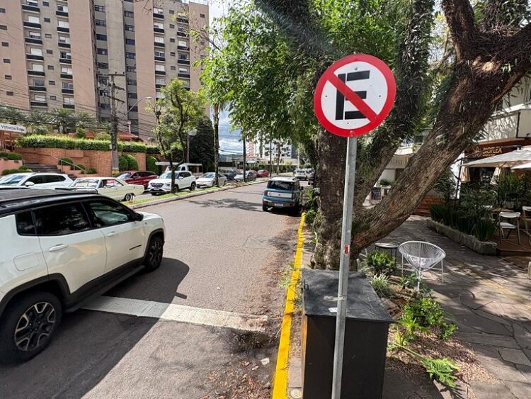 Retirada de vagas de estacionamento pode afetar fluxo de clientes e prejudicar negócios